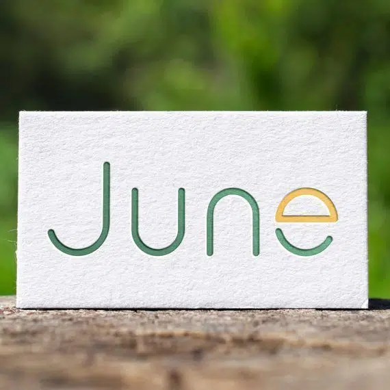 Logotipo para June - Tienda de Ropa